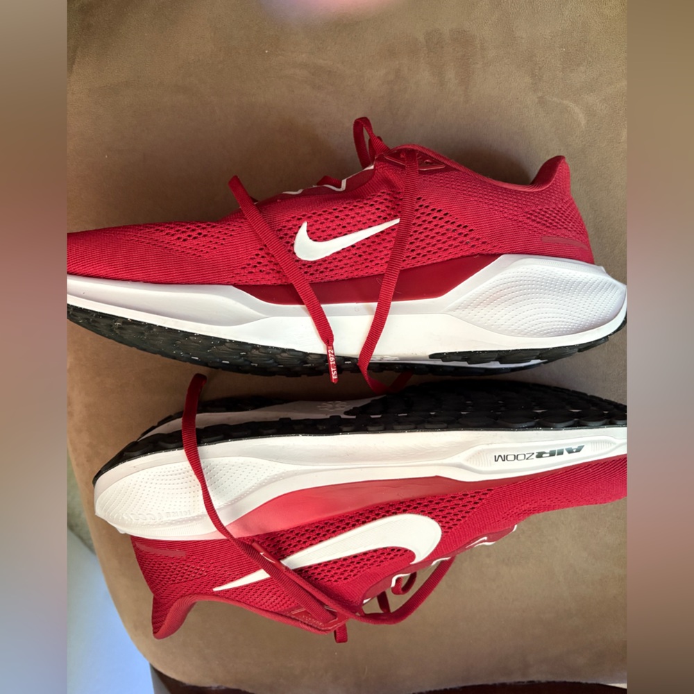 Men's Red Athletic Shoes - Picture 3 of 5